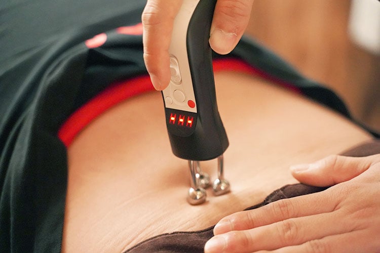 最先端の電気治療器を導入